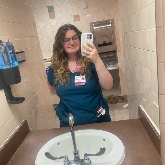 Meet your Posher, Elizabeth - Picture 2 of 10